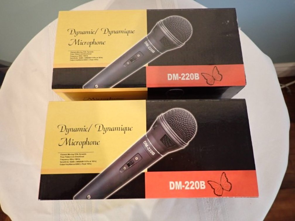 2 Dynamic Microphones