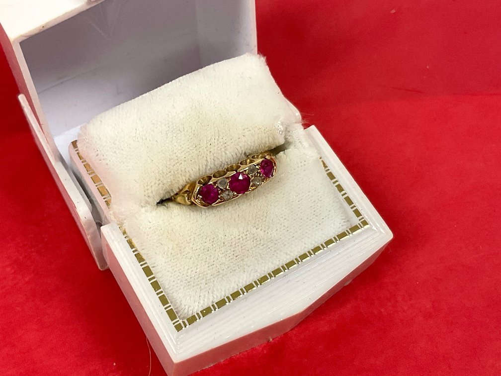 14K Gold Estate Gemstone Ring