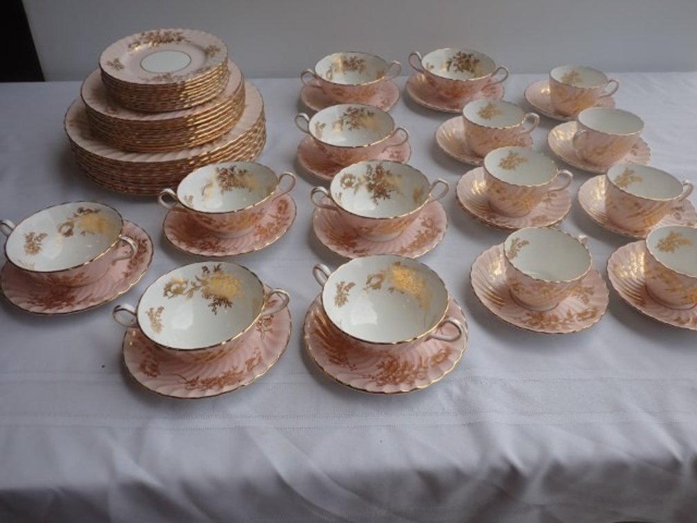 Aynsley Fine China Set
