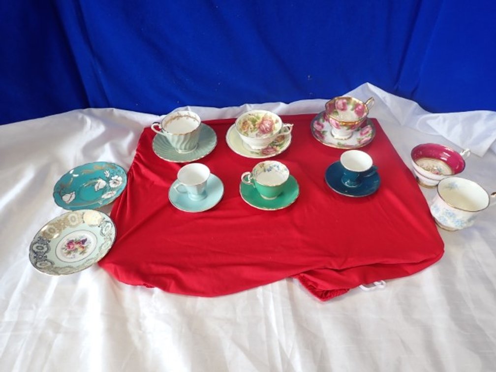 Lot of Teacups & Demitasse Sets
