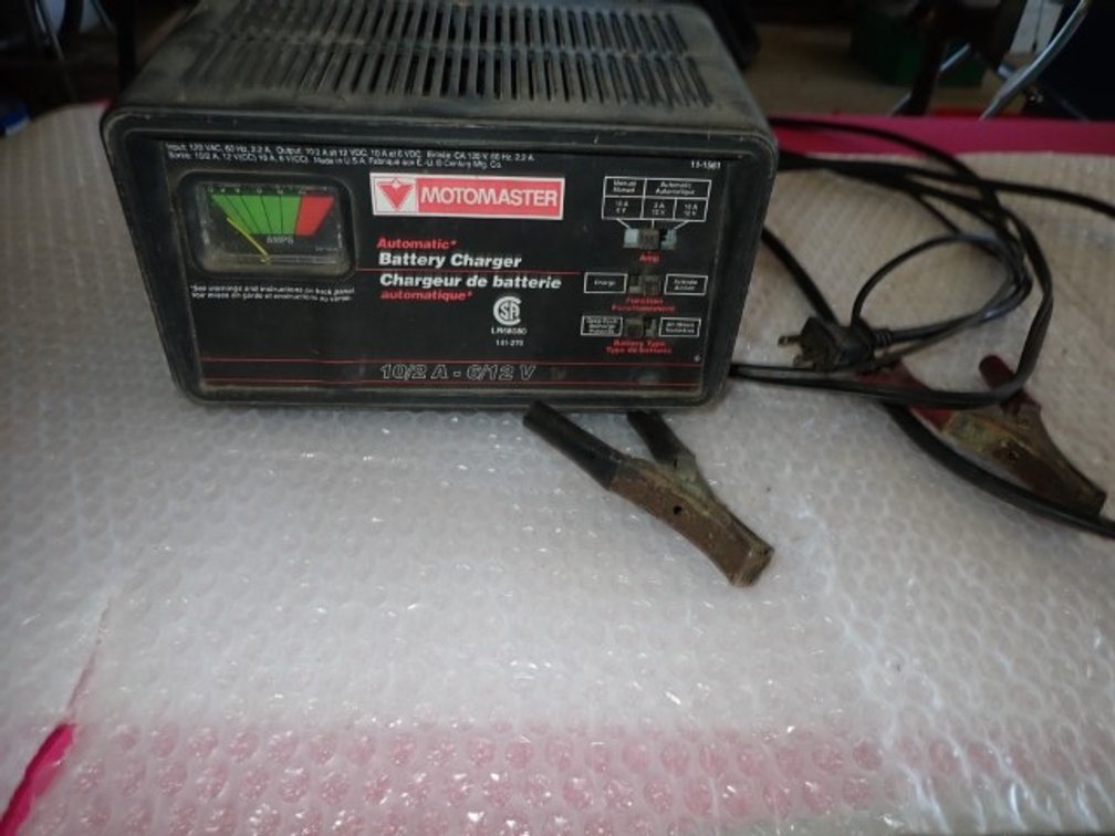 Motomaster Automatic Battery Charger