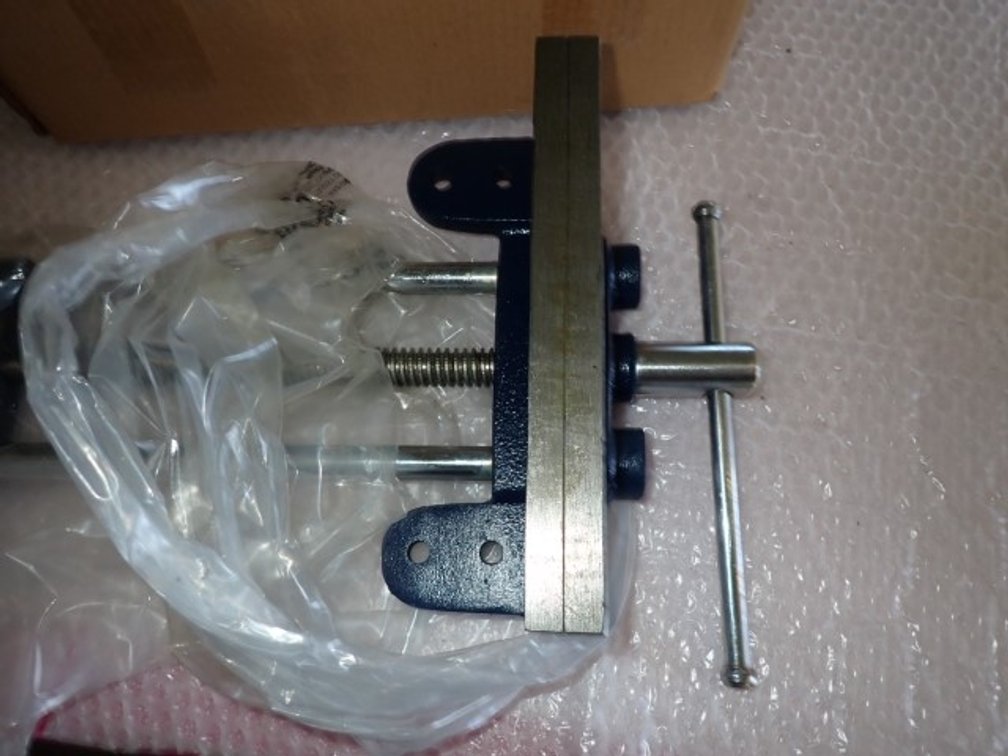 Carpenter's 9" Wood Vise
