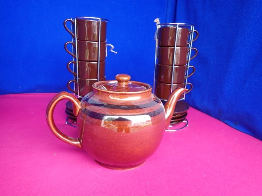 Brown Betty Teapot & Cups
