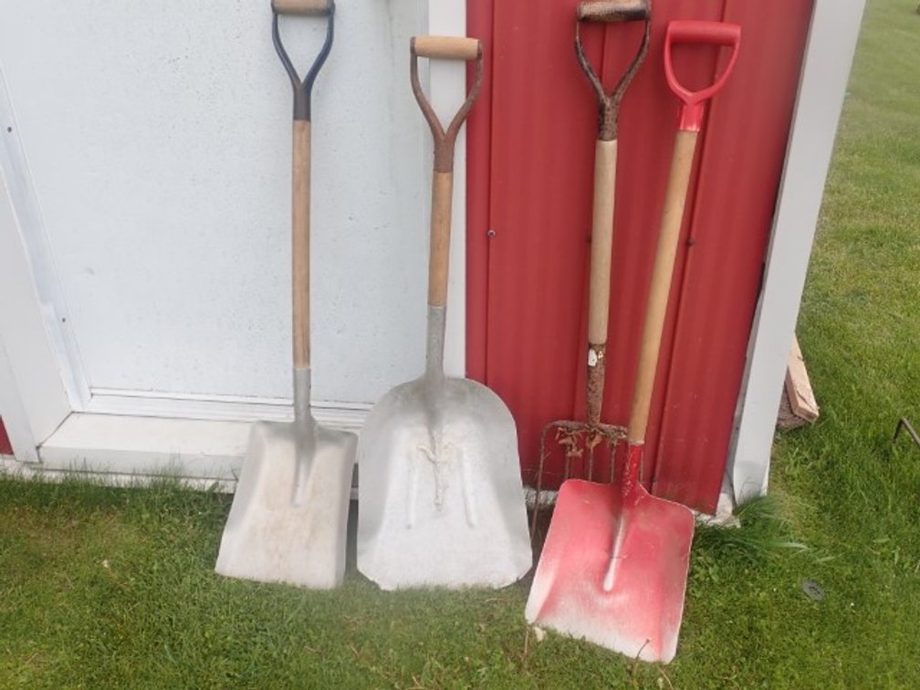 Job Lot Of Shovels