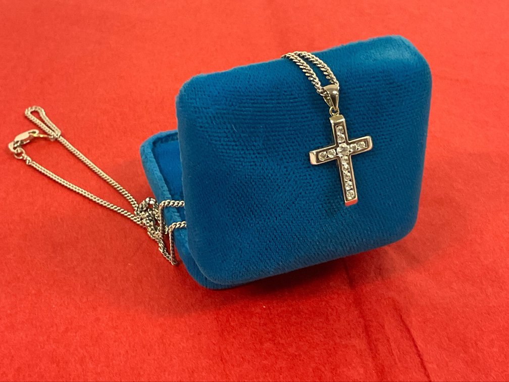 9K-10K White Gold Chain/Pendant
