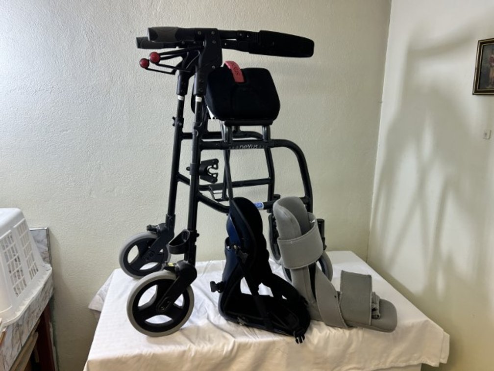 Nexus Folding Walking with Seat