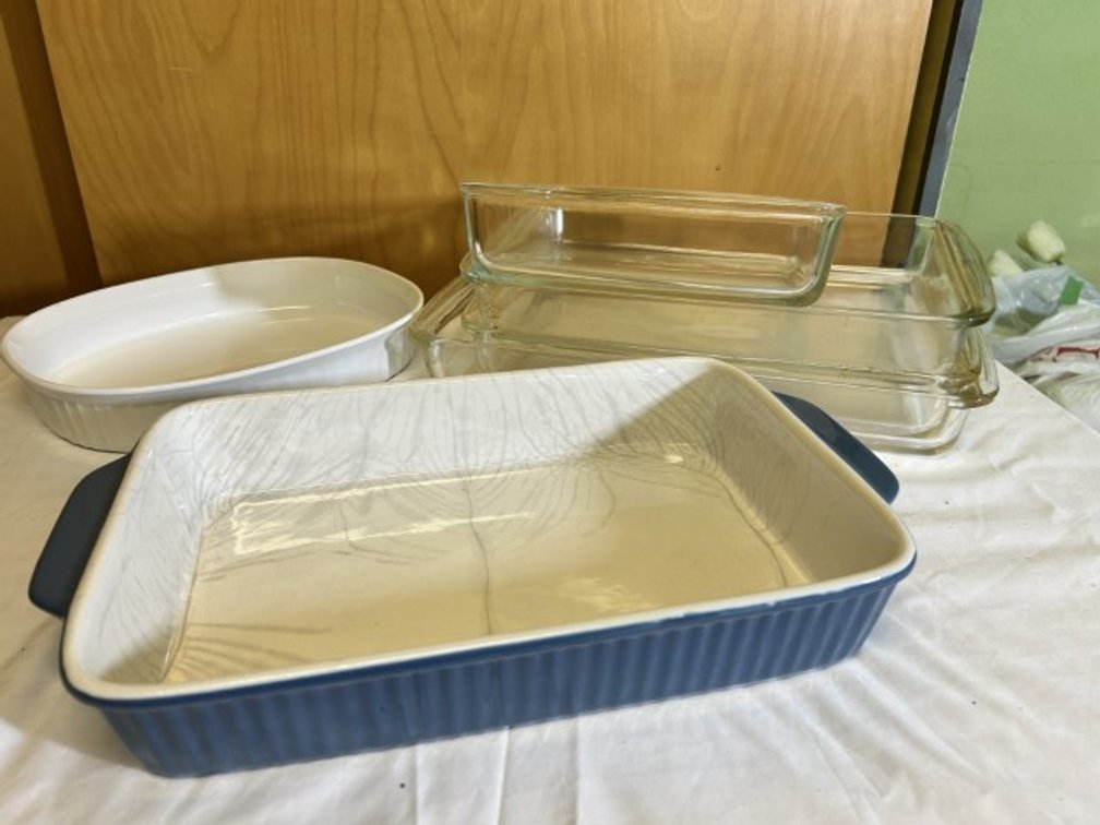 Variety of Pyrex Bakeware