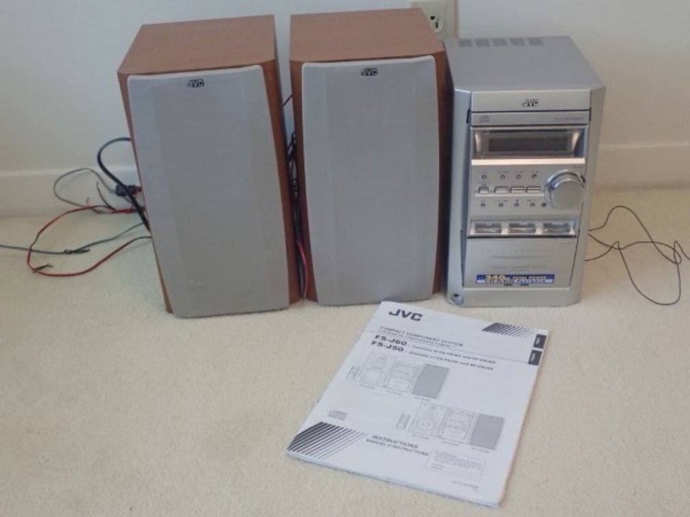 JVC Stereo with speakers