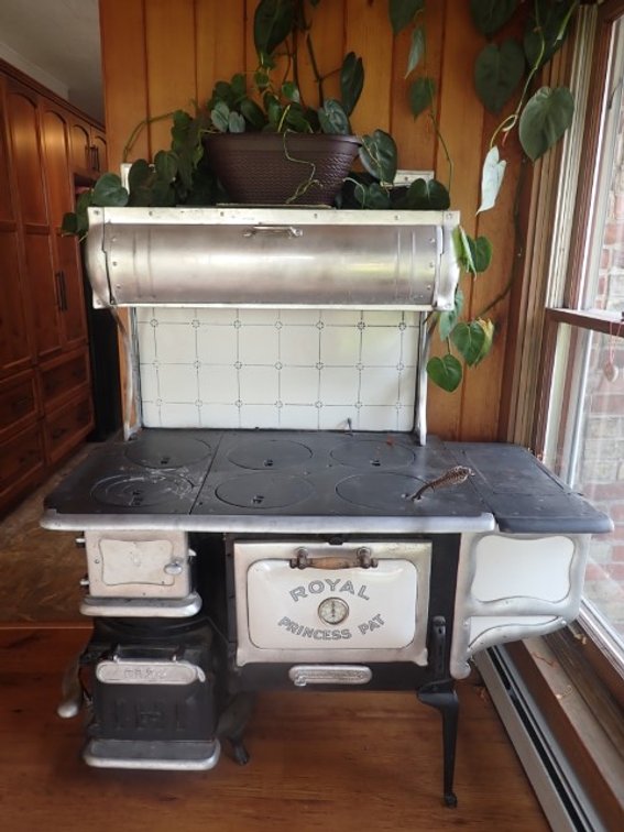 Royal Princess Pat Cookstove - Harriston Stove Co., Harriston, Ontario