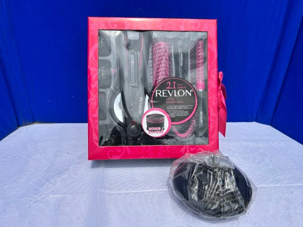NEW Revlon 21 Pc Gift Set