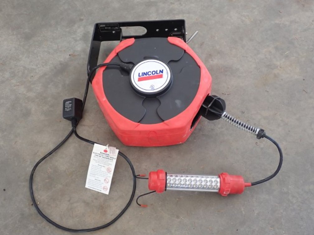 Lincoln LED Retractable Trouble Light