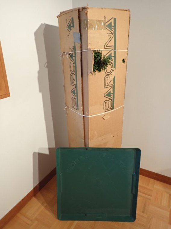6' Artificial Christmas Tree _