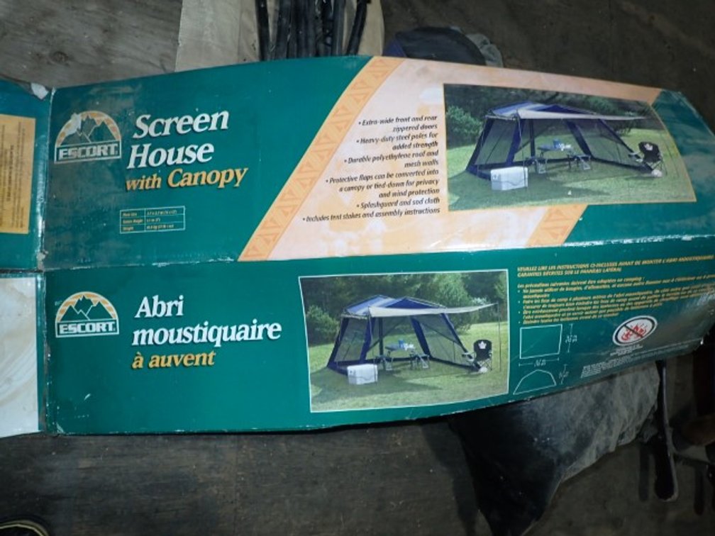 Escort Screen House