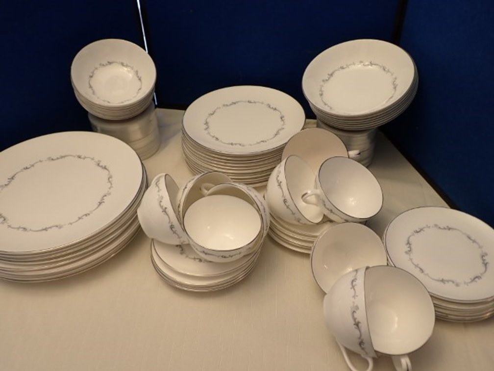 Royal Doulton Dinnerware Set