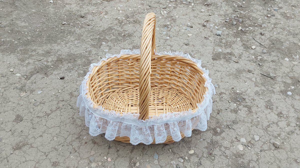 Wicker Basket (21" x 16")