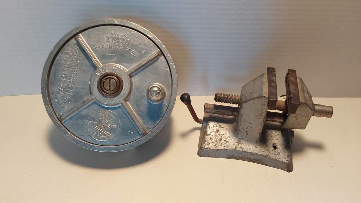 2 1/2" Vise & Concrete Wire Dispenser