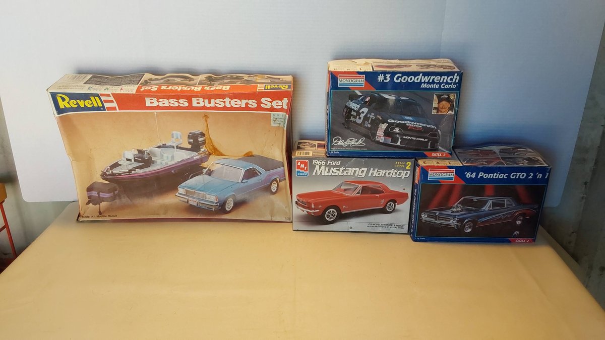 (4) Vintage Plastic Model Kits(1:24; 1:25) Appear Complete