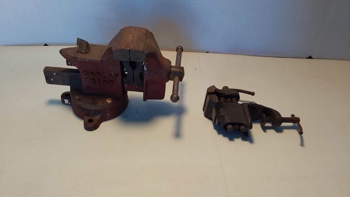 (2) Vises Dunlap 5195 2 1/2" & 1 3/4" Vise w/Damage