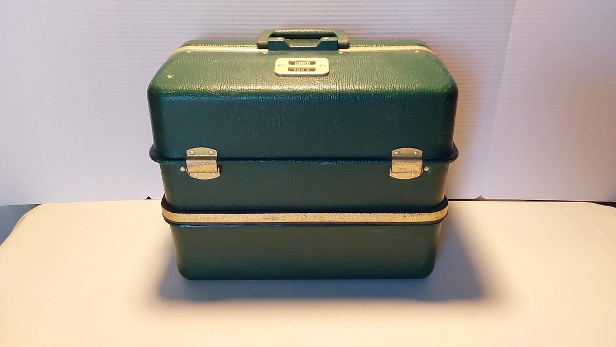 Vintage Plastic UMCO 800 U Tackle Box