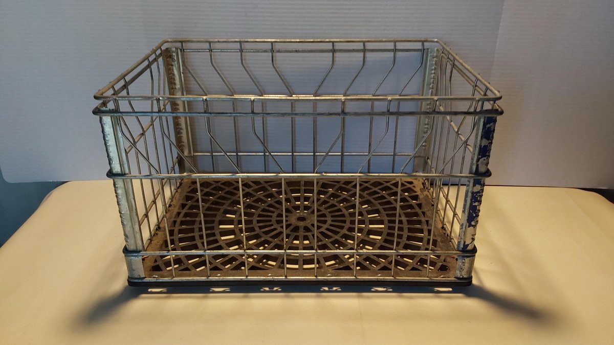 Wire Crate w/Plastic Bottom