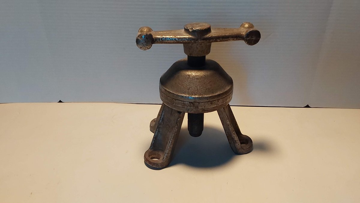 Vintage Hub Puller