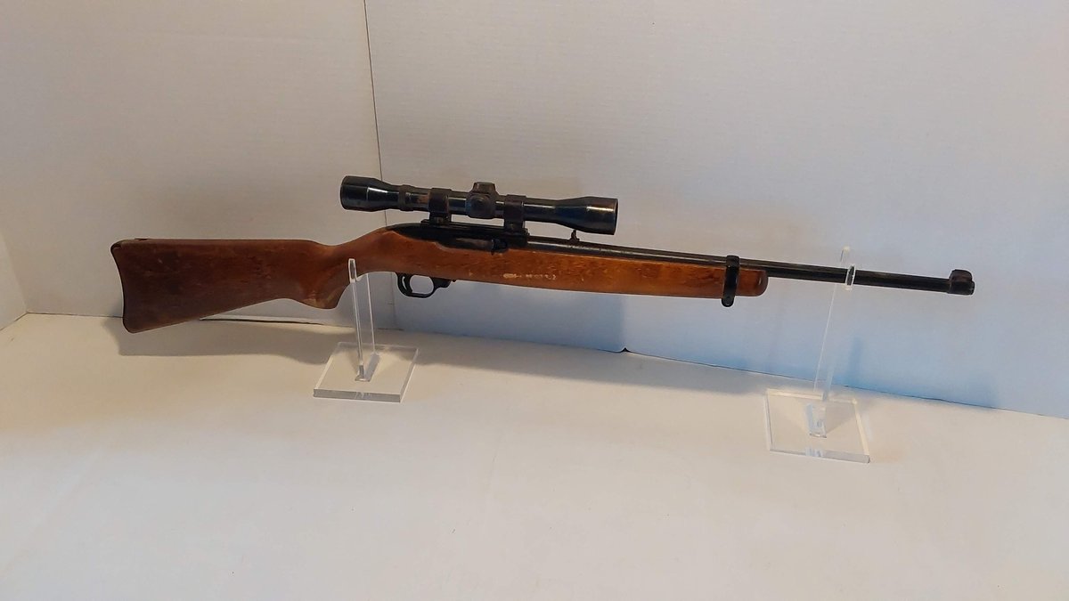 Ruger 10/22 Carbine, Semi-Auto w/Weaver K4-1 Scope