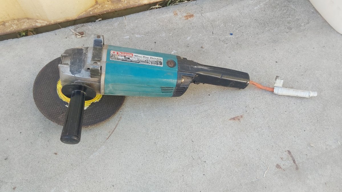 Makita Disc Grinder 7"(No cord, owner guaranteed it works)