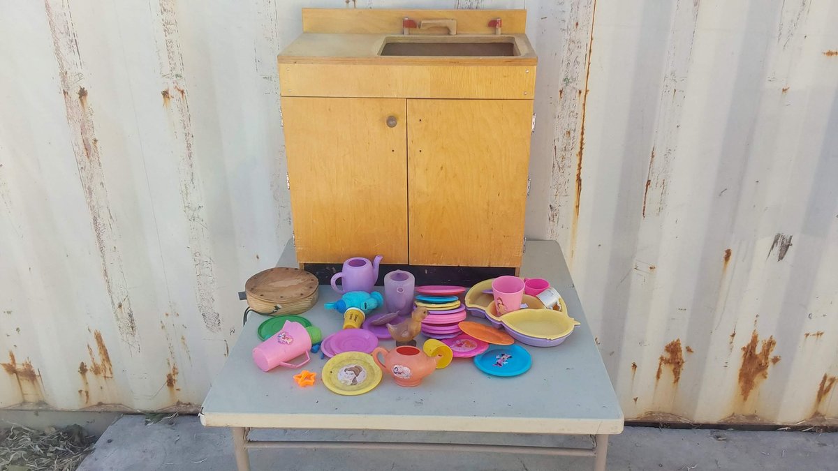 Wooden Child's Kitchen Sink & Play Dishes