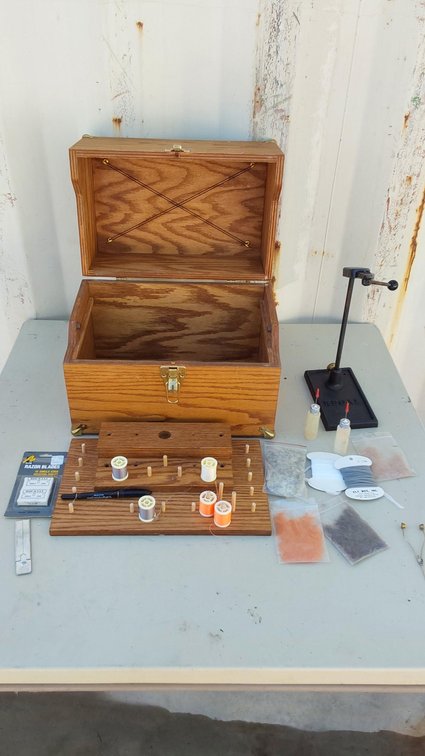 Fly Tie Box w/Regal Fly Tying Vise & Supplies