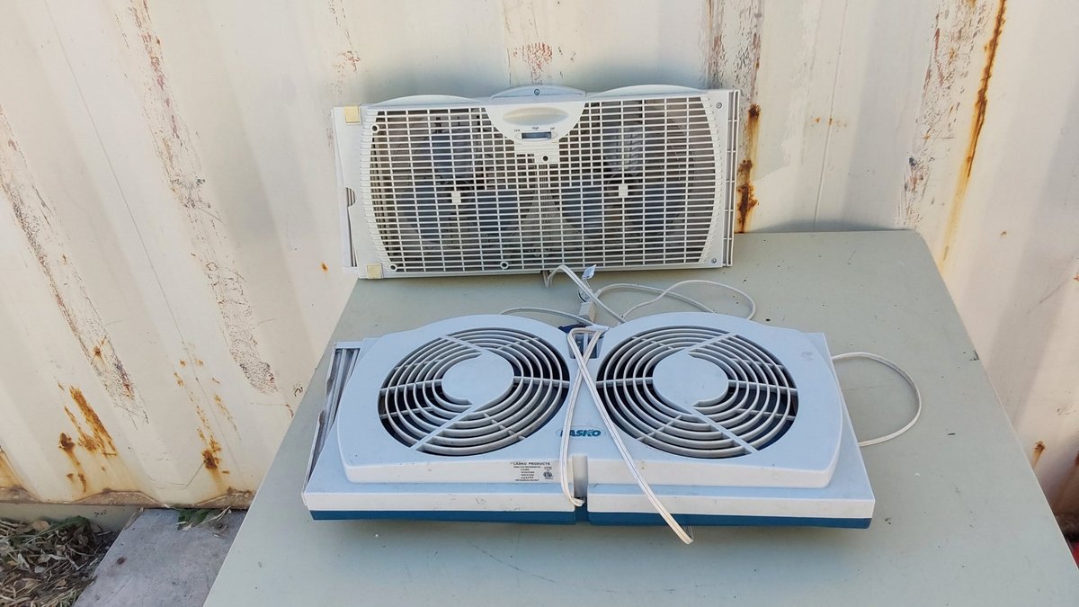 2 Dual Window Fans