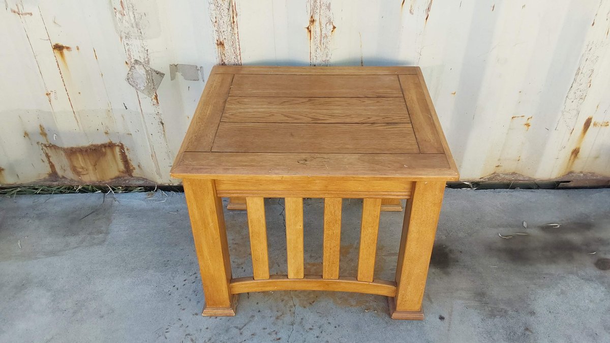 End Table(22" x 25" x 20 1/4" T)