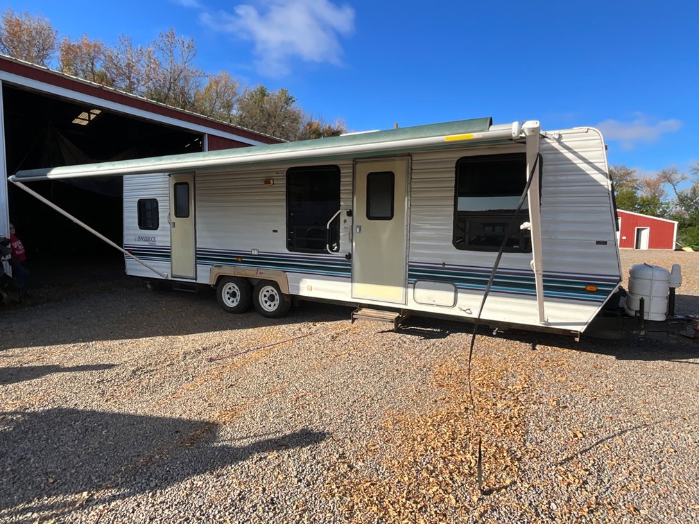 1995 Innsbruck by Golf Stream 30’ Bumper Hitch Camper