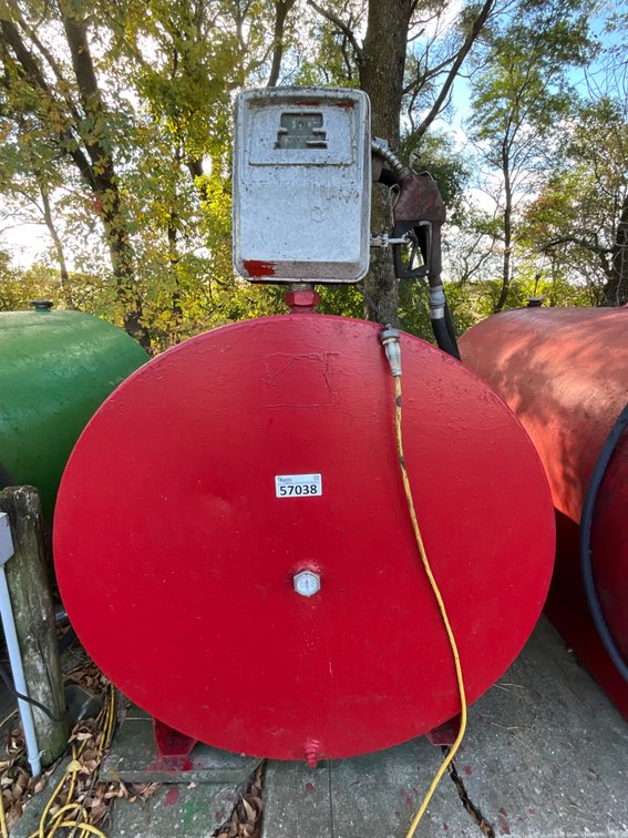 Red Gas Barrel 500 Gallon w/ Gas Boy Pump