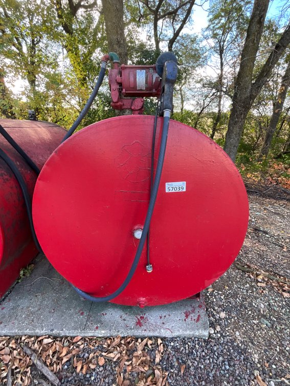 Red Gas Barrel 500 Gallon w/ AUSmith Pump