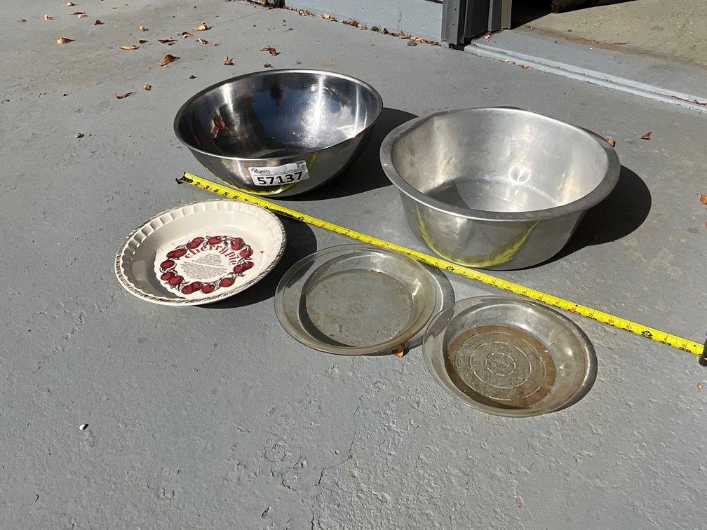 Pie Dishes & Mixing Bowls