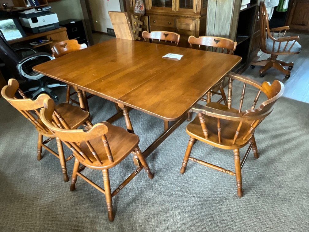 Table & 6 Chairs