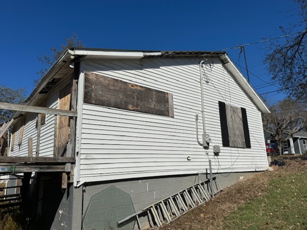 Image for 172 Columbia Ave - House & Lot - Selling Per Court Order