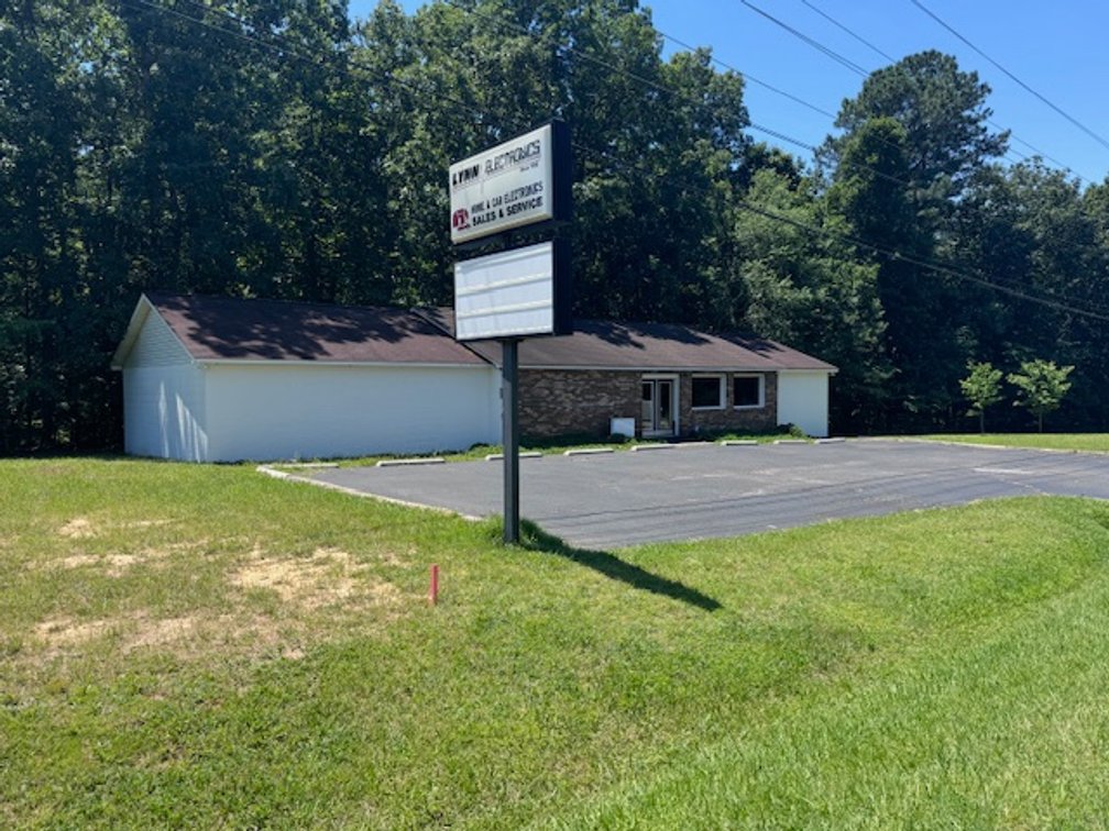 Image for Premium Commercial Location on Highway 100 - Building & 1 Acre