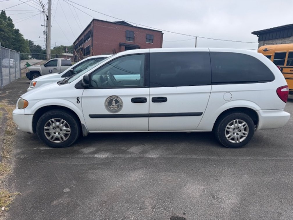 Lot # 9 - 2006 Dodge Caravan - 150,248 miles