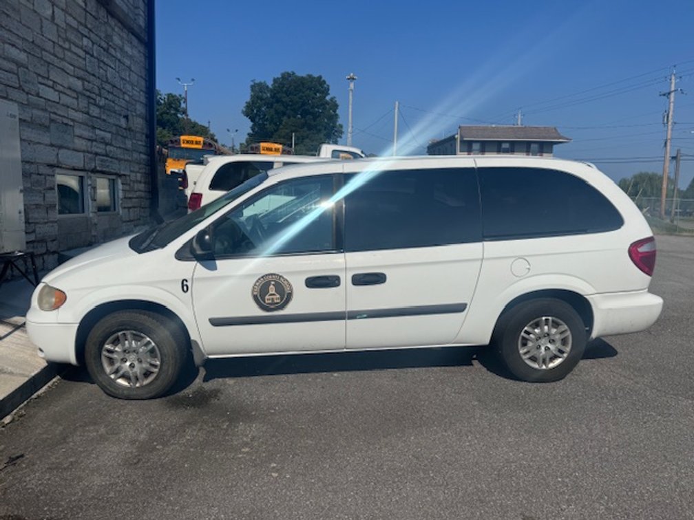 Lot # 8 - 2006 Dodge Caravan - 120,660 miles