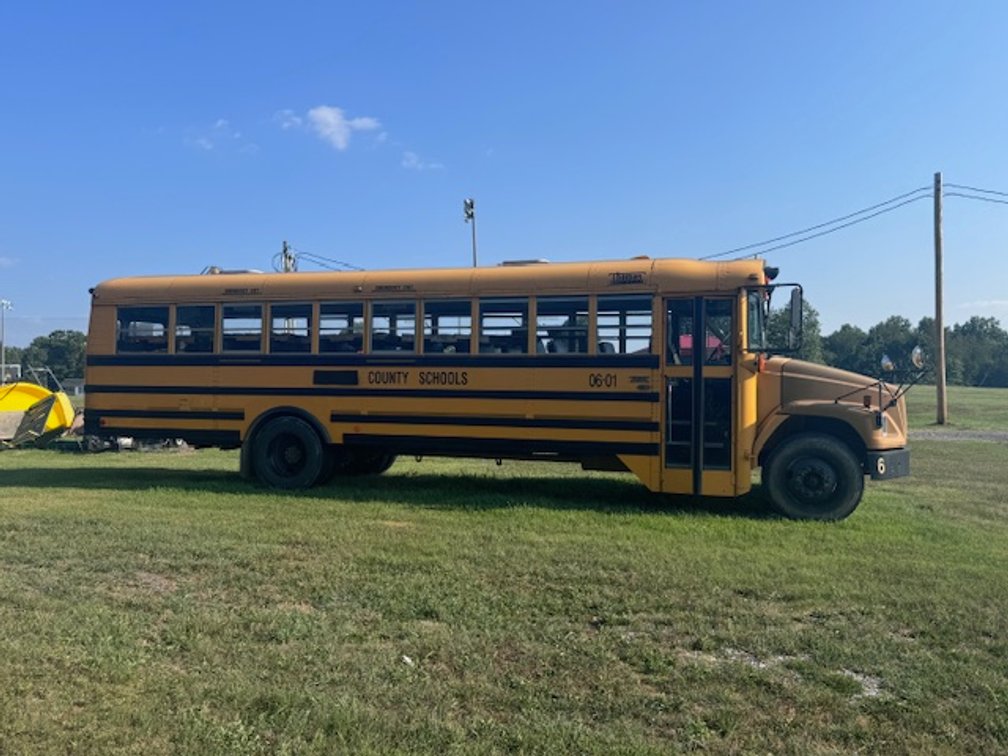Lot # 1 - 2006 Freightliner Bus - 224,496 miles