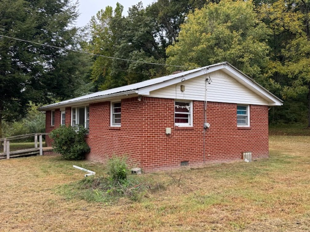 Image for Court-Ordered Estate Auction - Hwy 100: 6 acres & House - 