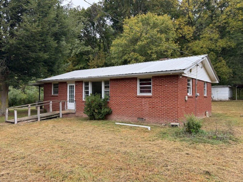 Image for Court-Ordered Estate Auction - Hwy 100: 6 acres & House - 