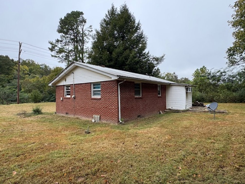 Image for Court-Ordered Estate Auction - Hwy 100: 6 acres & House - 