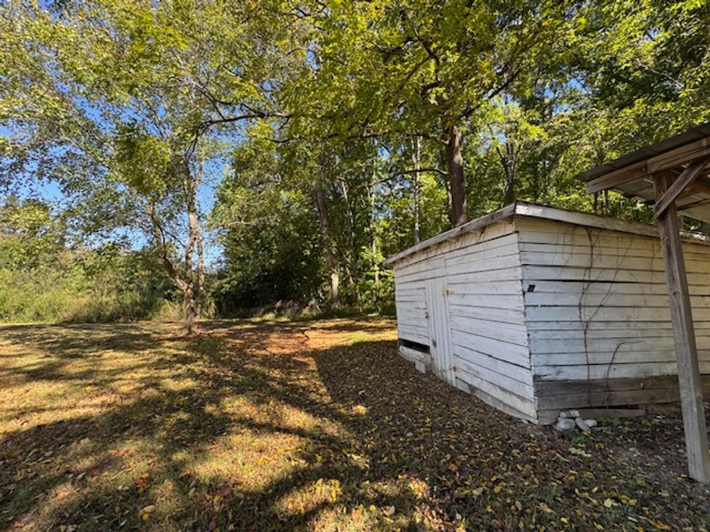 Image for Court-Ordered Estate Auction - Hwy 100: 6 acres & House - 