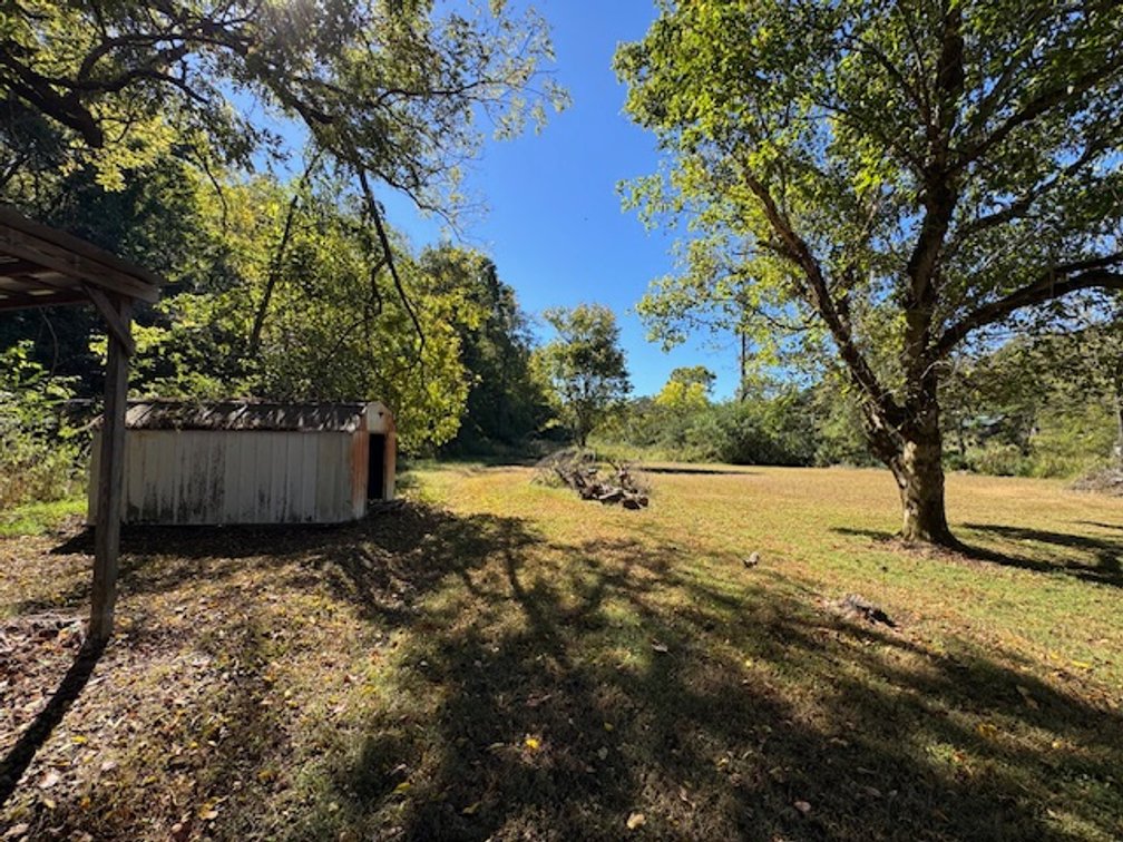 Image for Court-Ordered Estate Auction - Hwy 100: 6 acres & House - 