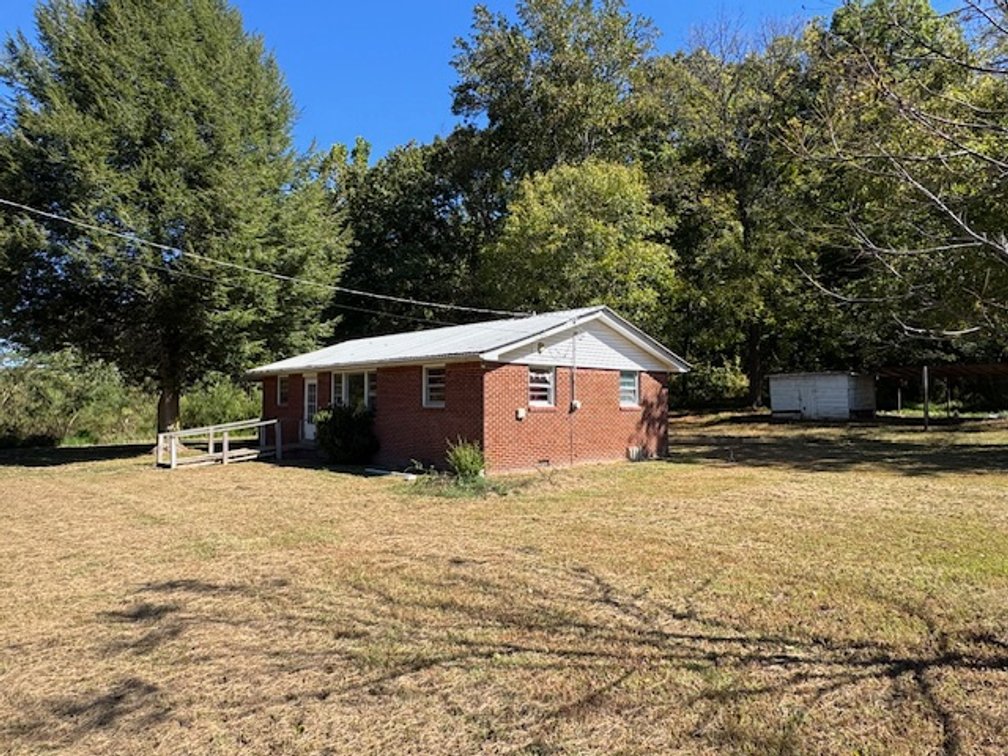 Image for Court-Ordered Estate Auction - Hwy 100: 6 acres & House - 