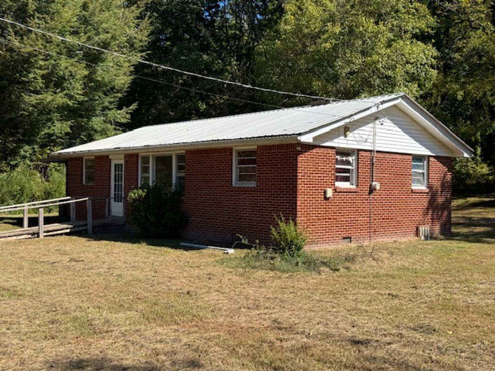 Image for Court-Ordered Estate Auction - Hwy 100: 6 acres & House - 