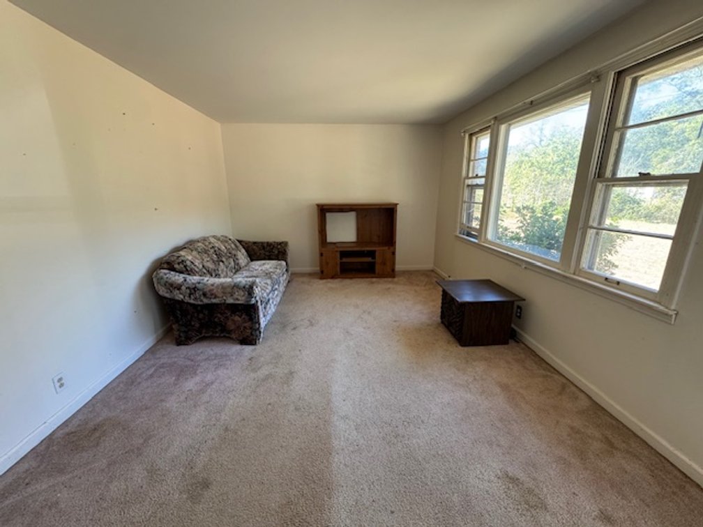 Image for Court-Ordered Estate Auction - Hwy 100: 6 acres & House - 