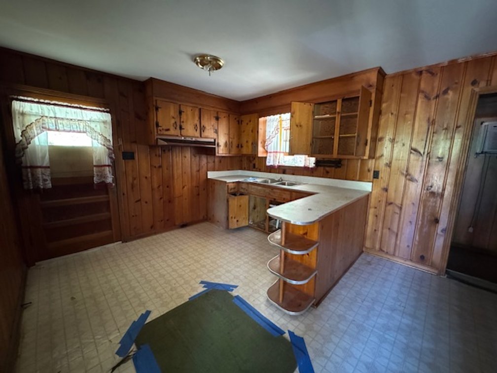 Image for Court-Ordered Estate Auction - Hwy 100: 6 acres & House - 